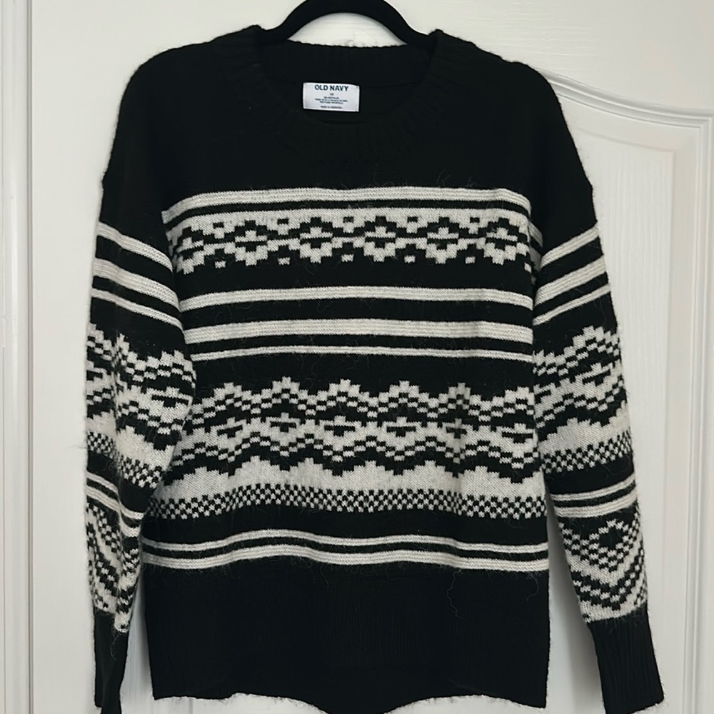 Black & white sweater